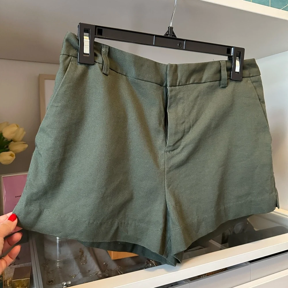 Forever21 Olive Green Shorts Size Medium  BRAND NEW with tags
